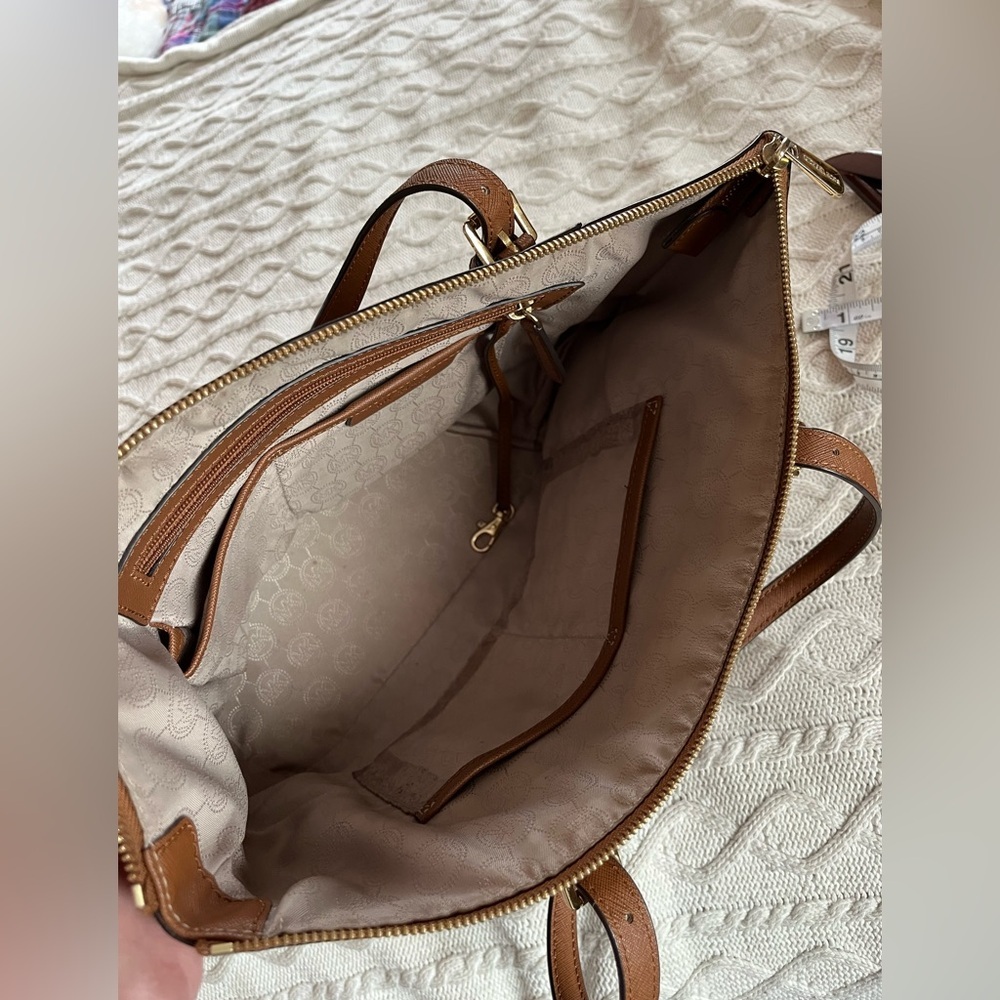 Michael Kors Brown Leather Shoulder Bag Like New - Picture 4 of 13